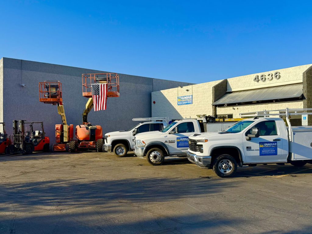 Gunnar Forklift Sales service trucks, boom lifts, and forklifts outside the Phoenix shop